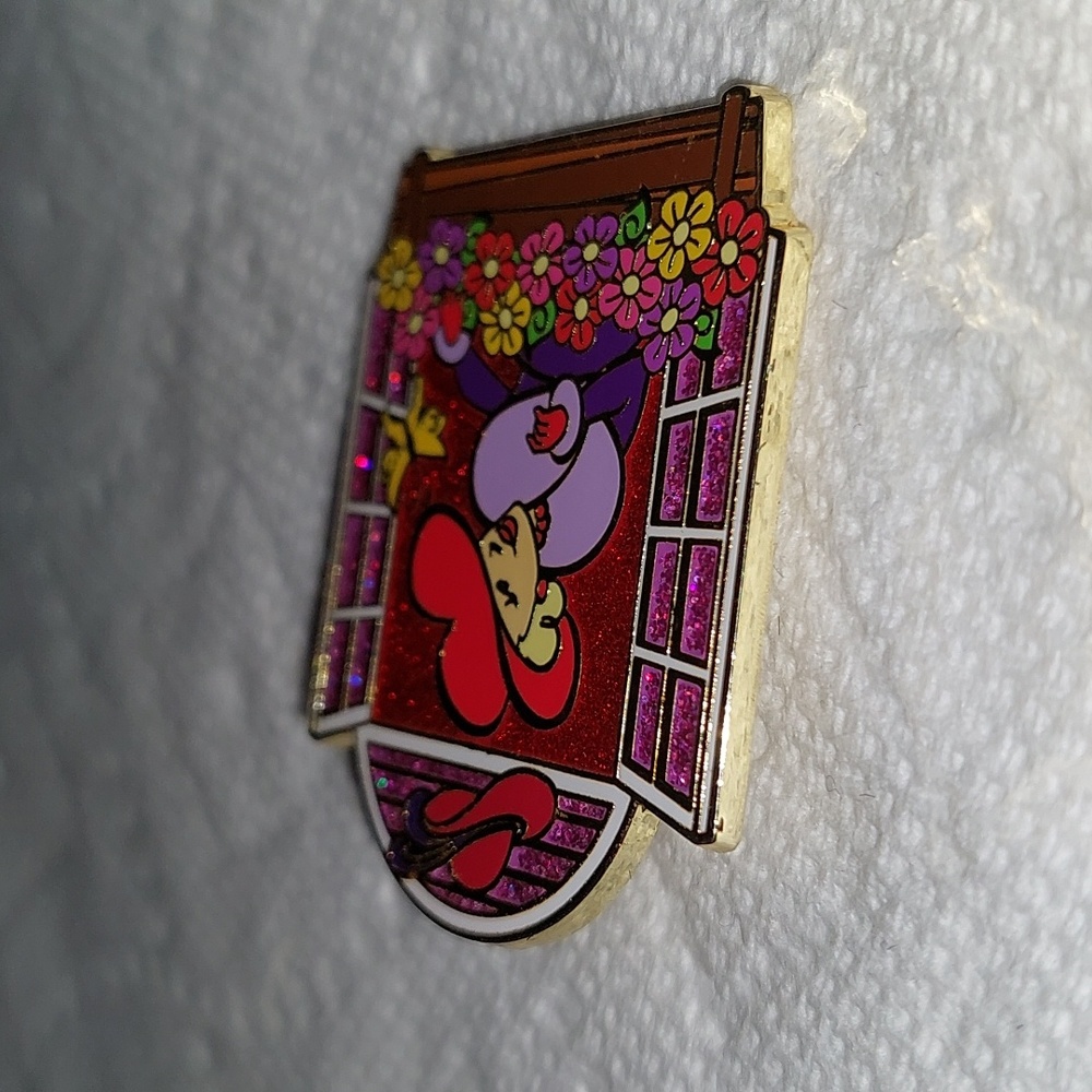 Red Hat Society Brooch - Picture 5 of 5